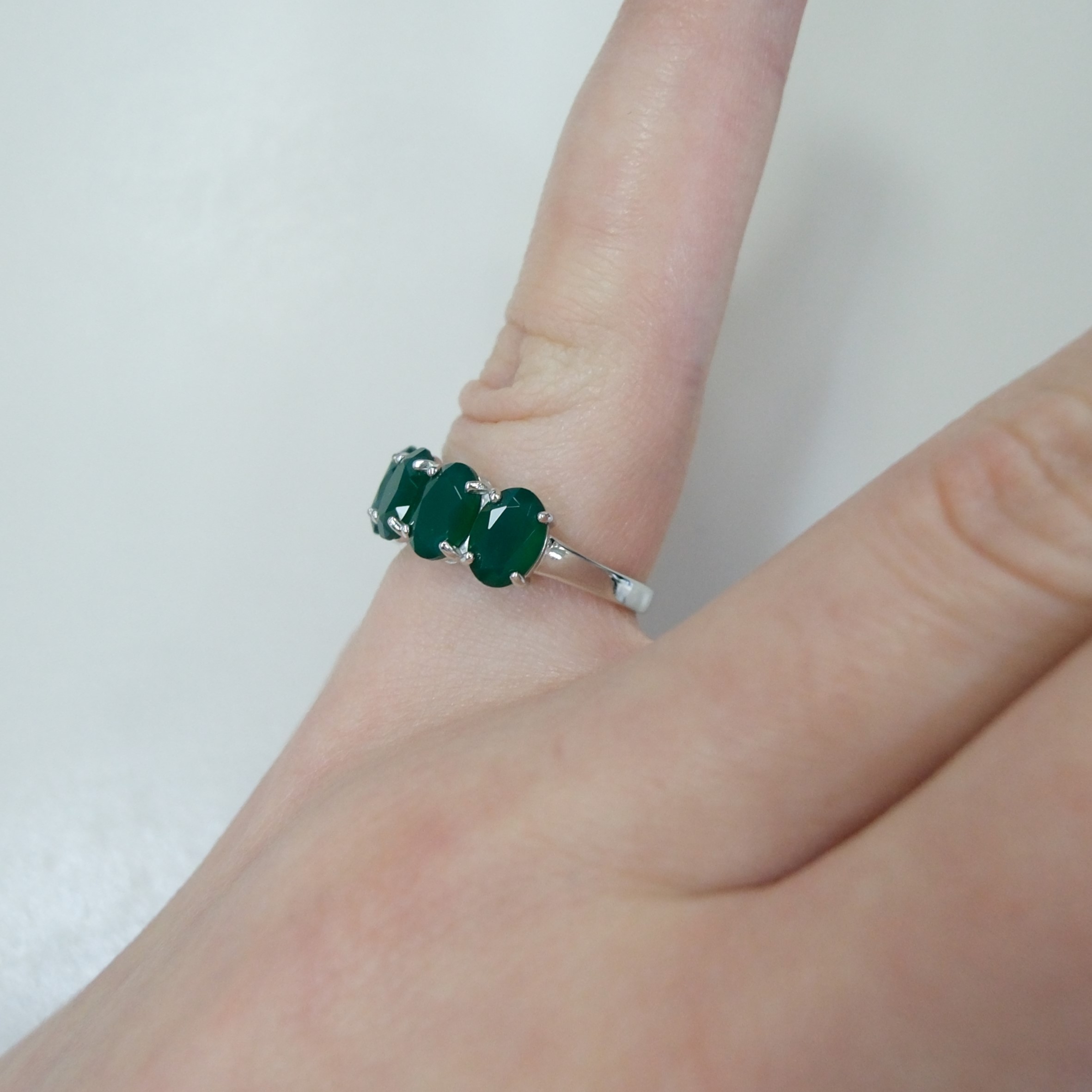 Серебряное кольцо с агатами